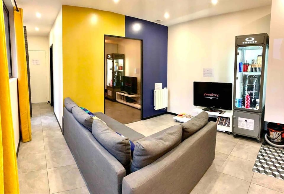 Communal lounge/ TV room