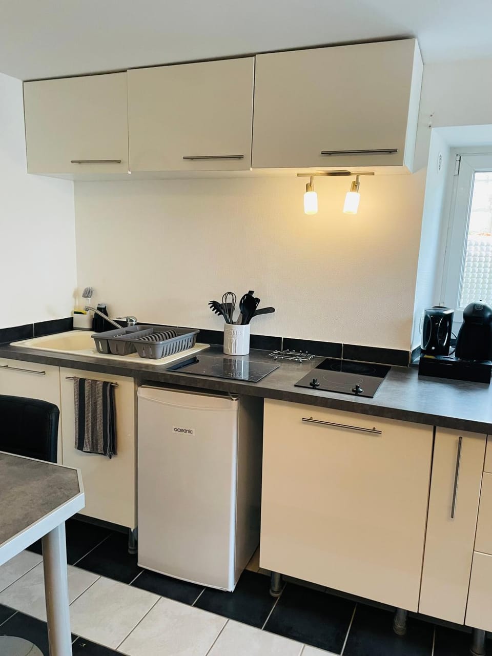 Coffee/tea facilities, Kitchen or kitchenette, storage, stove, kitchen