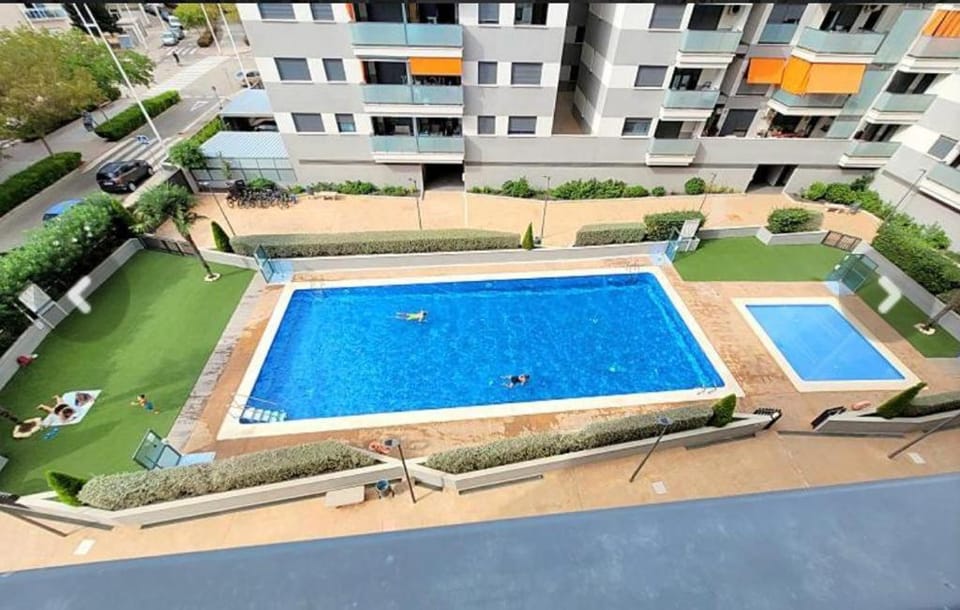 Swimming pool, Swimming pool