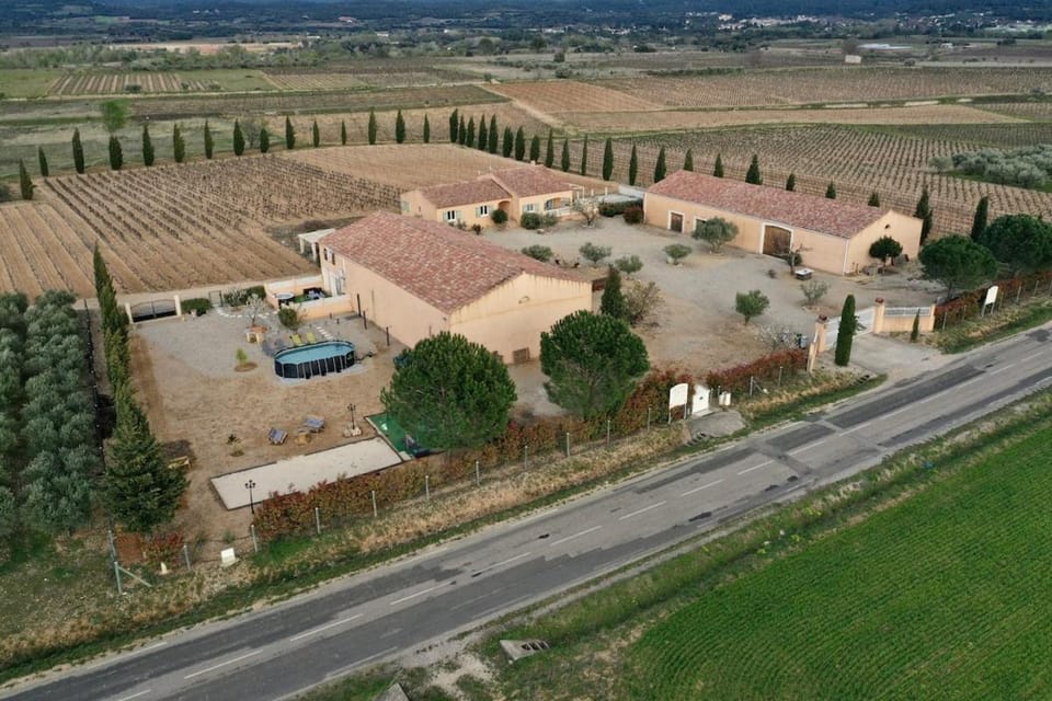 -Villa vigneronne moderne piscine et jaccuzi Villa in Occitanie