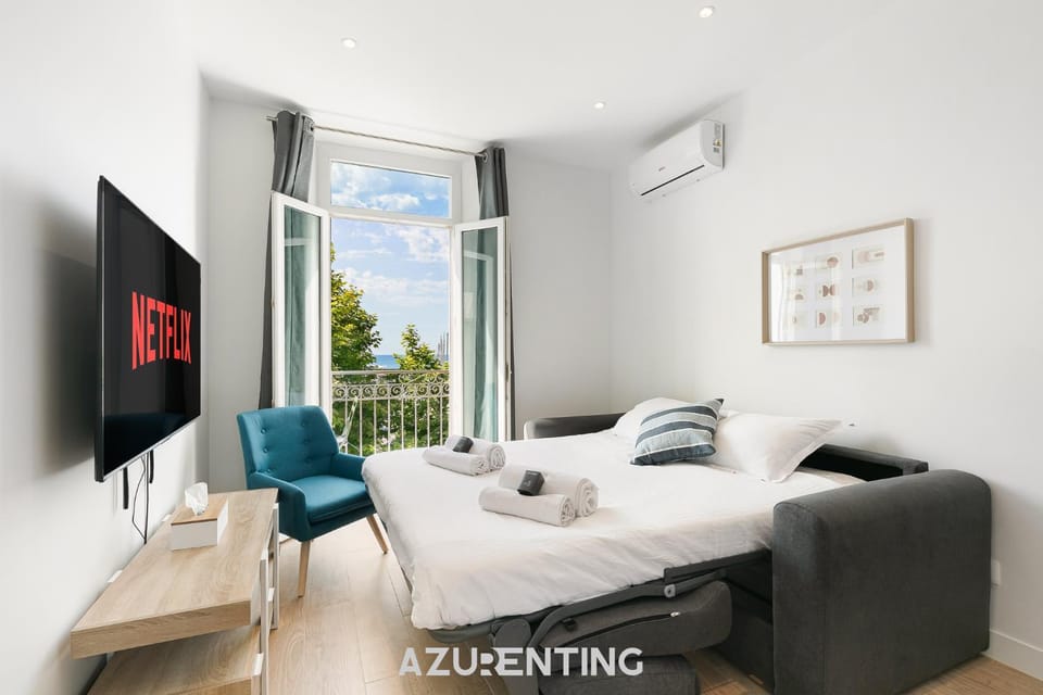 Bed, TV and multimedia, Photo of the whole room, Seating area, Bedroom, air conditioner