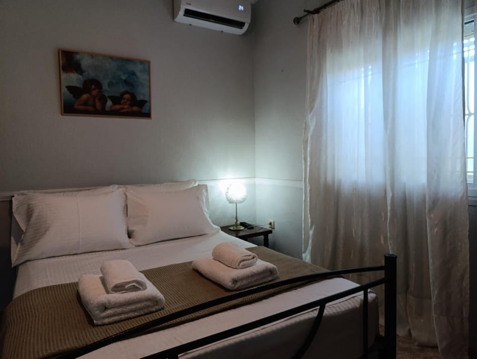 Bed, Photo of the whole room, Bedroom, towels, air conditioner