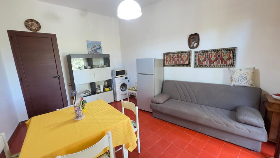 TV and multimedia, Kitchen or kitchenette, Living room, Seating area, Dining area, wardrobe