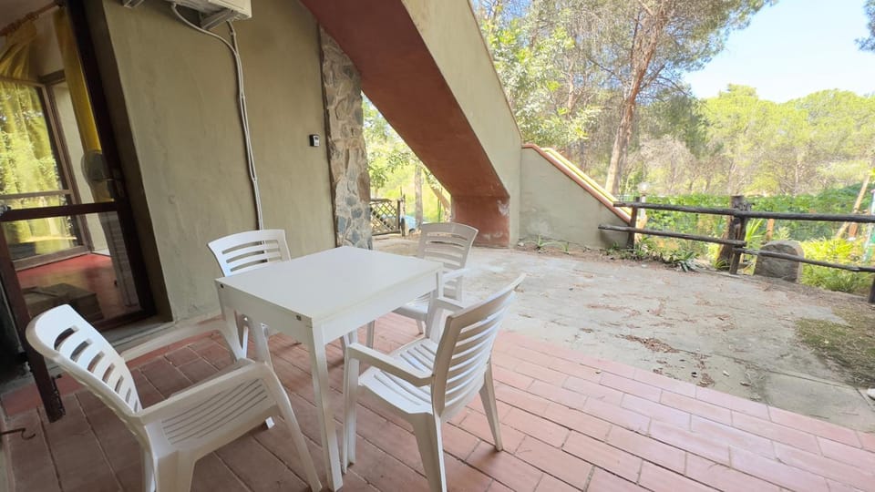 Property building, Day, Garden, View (from property/room), Balcony/Terrace, Dining area, Garden view