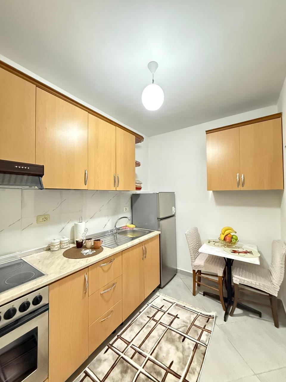 Kitchen or kitchenette, Dining area, stove