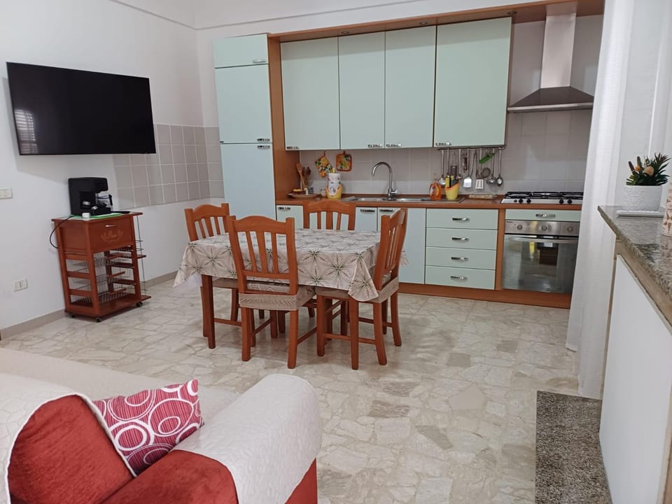 TV and multimedia, Kitchen or kitchenette, Living room, Dining area, oven, stove