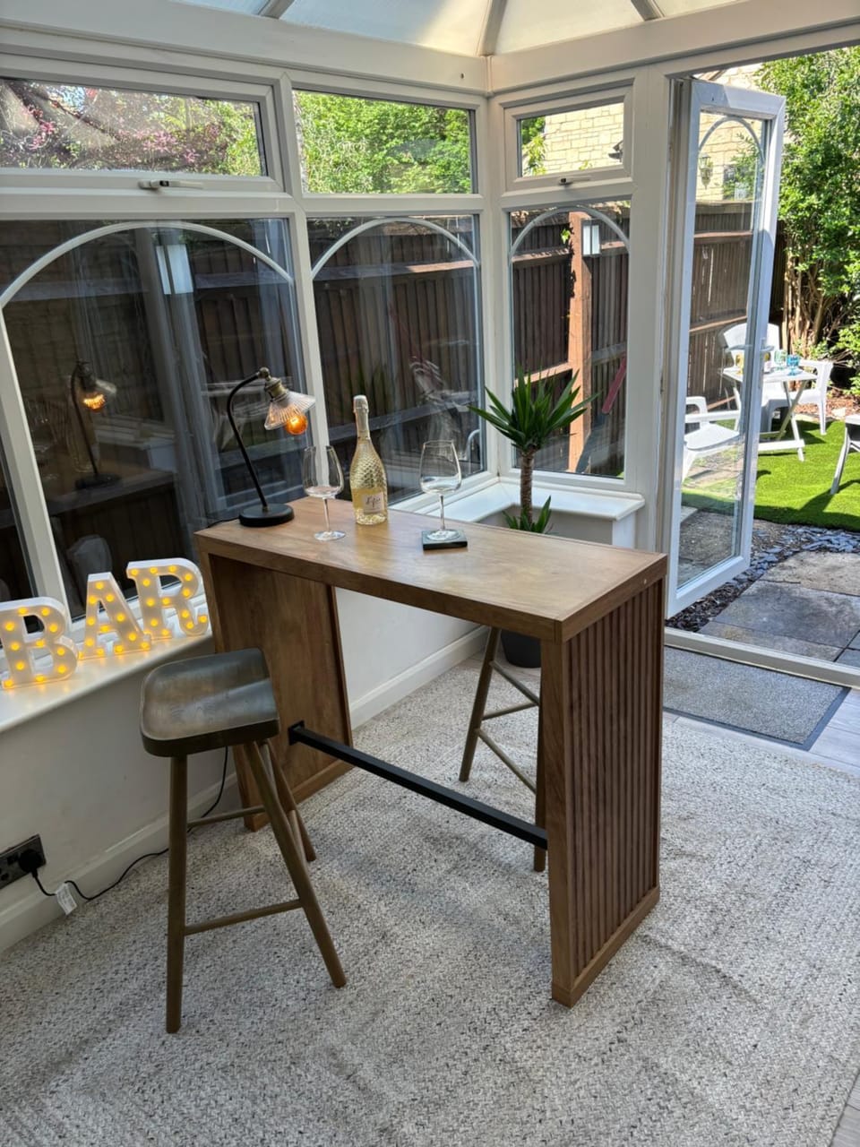 Seating area, Drinks