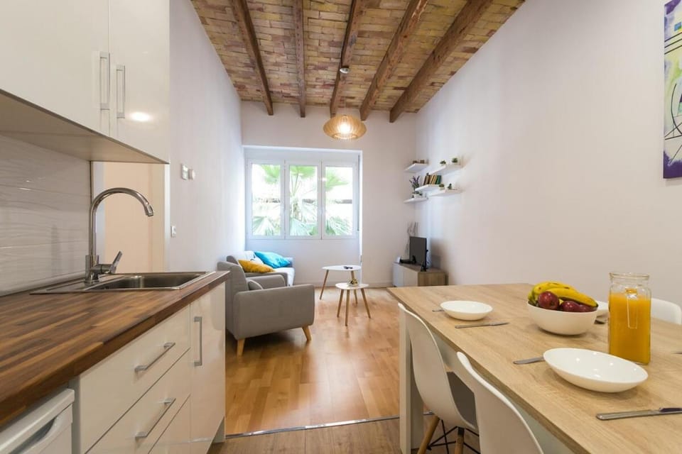 Kitchen or kitchenette, Dining area, stove