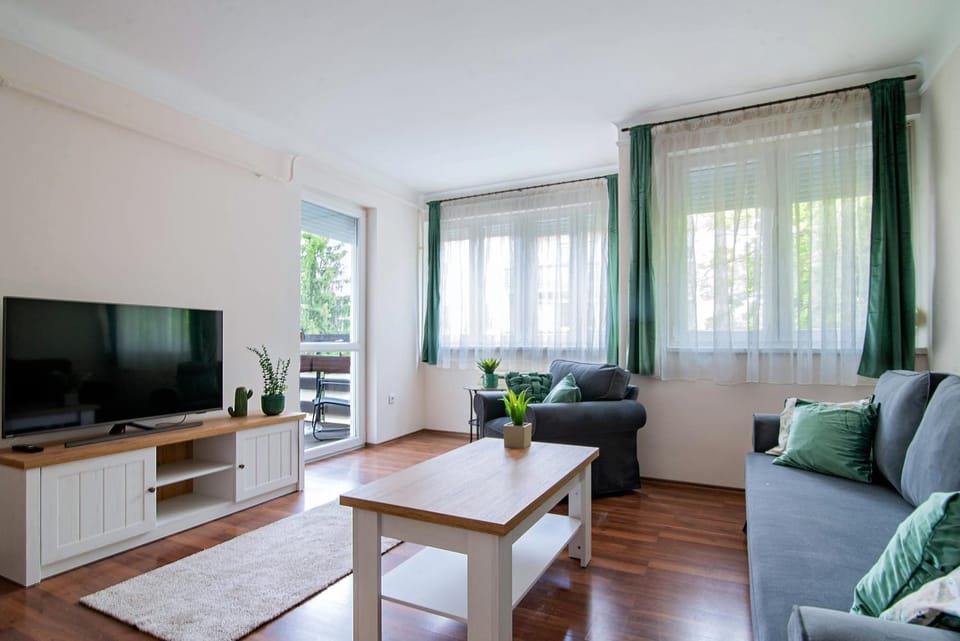 Communal lounge/ TV room, TV and multimedia, Living room