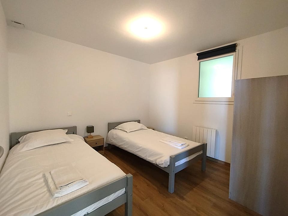 Bedroom, heating
