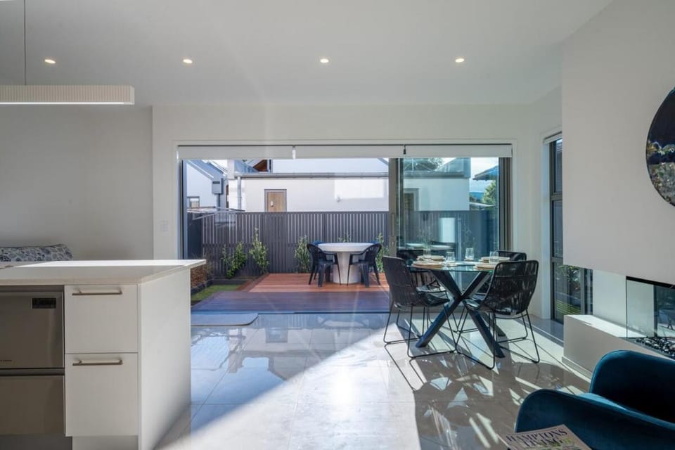 Seaside Luxe in St Clair House in Dunedin