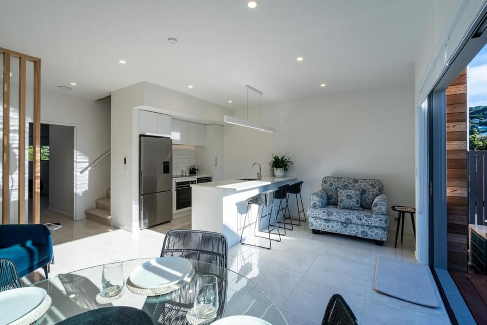 Seaside Luxe in St Clair House in Dunedin