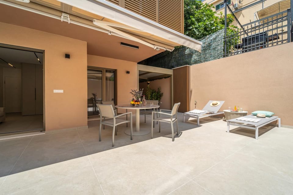 Day, Balcony/Terrace, Balcony/Terrace, sunbed
