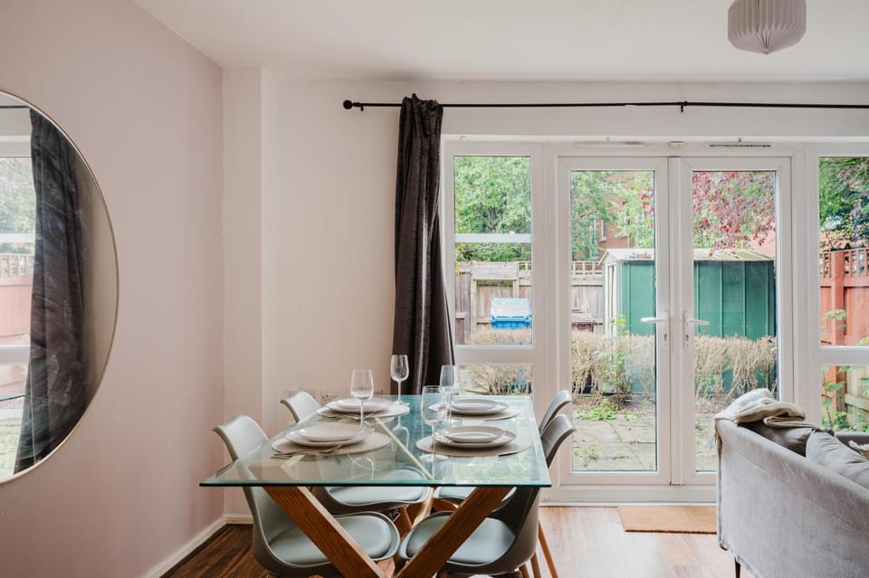 Living room, Dining area, Garden view, Garden view
