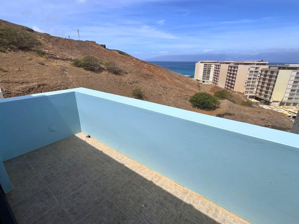 Balcony/Terrace, Mountain view