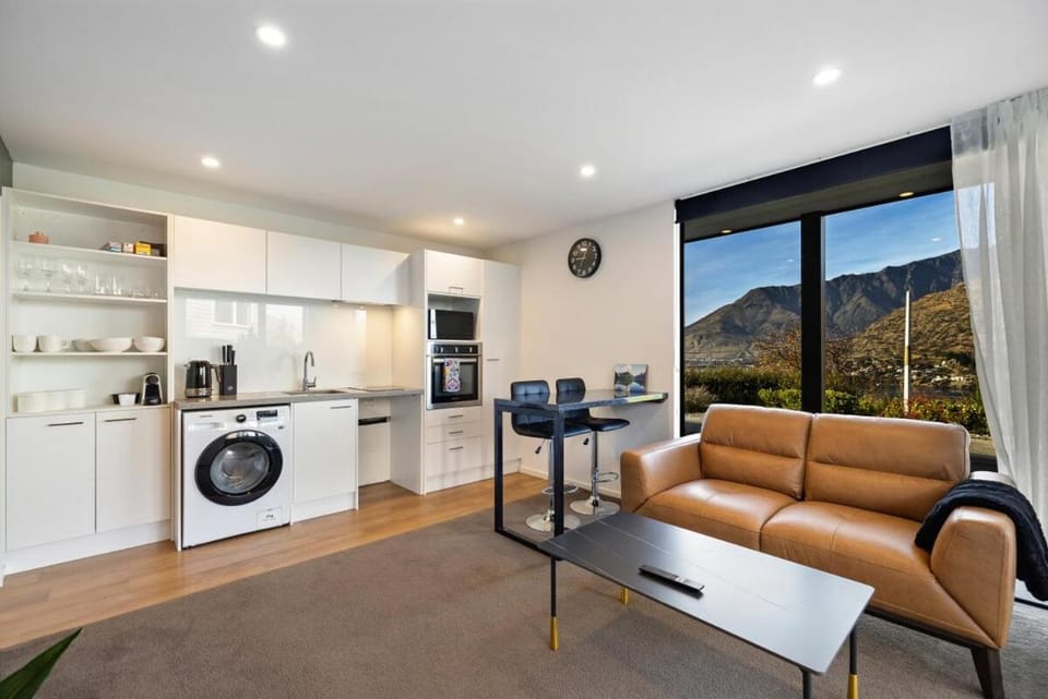 Lakevista Haven -- Spa Pool - Hot Tub with Views Apartment in Queenstown