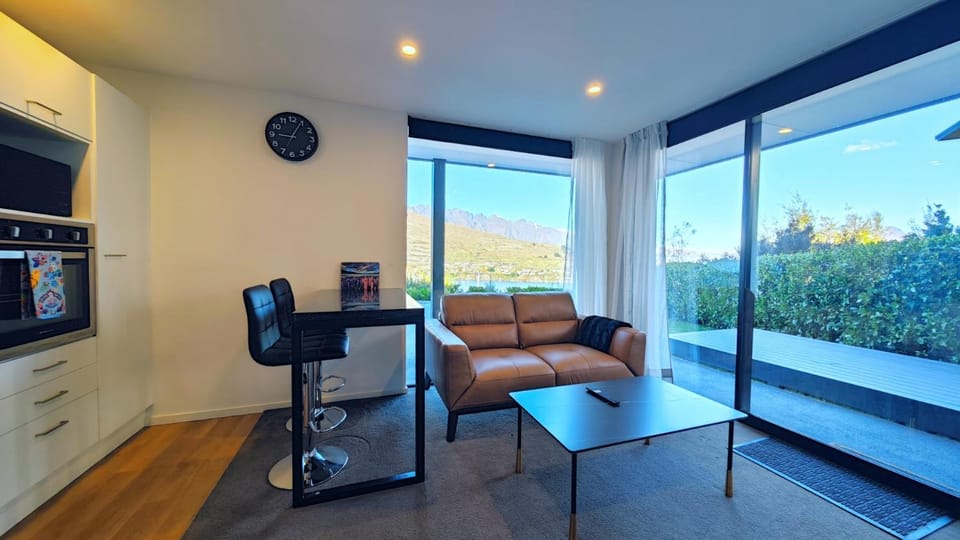 Lakevista Haven -- Spa Pool - Hot Tub with Views Apartment in Queenstown