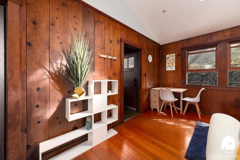 Charming Garden Cottage & Walk to UC & BART & Parking House in Berkeley