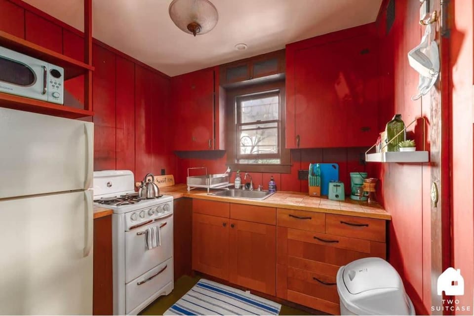 Charming Garden Cottage & Walk to UC & BART & Parking House in Berkeley