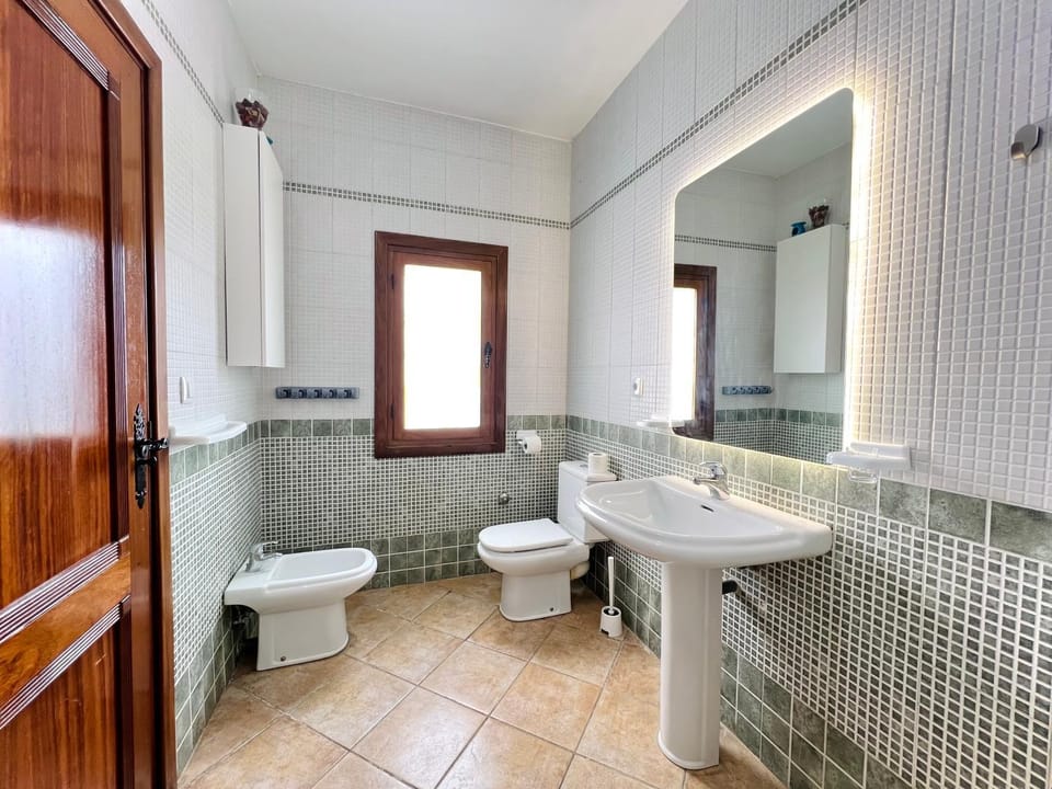 Shower, Bathroom, Bath, bidet, towels