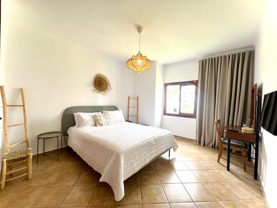 TV and multimedia, Photo of the whole room, Bedroom