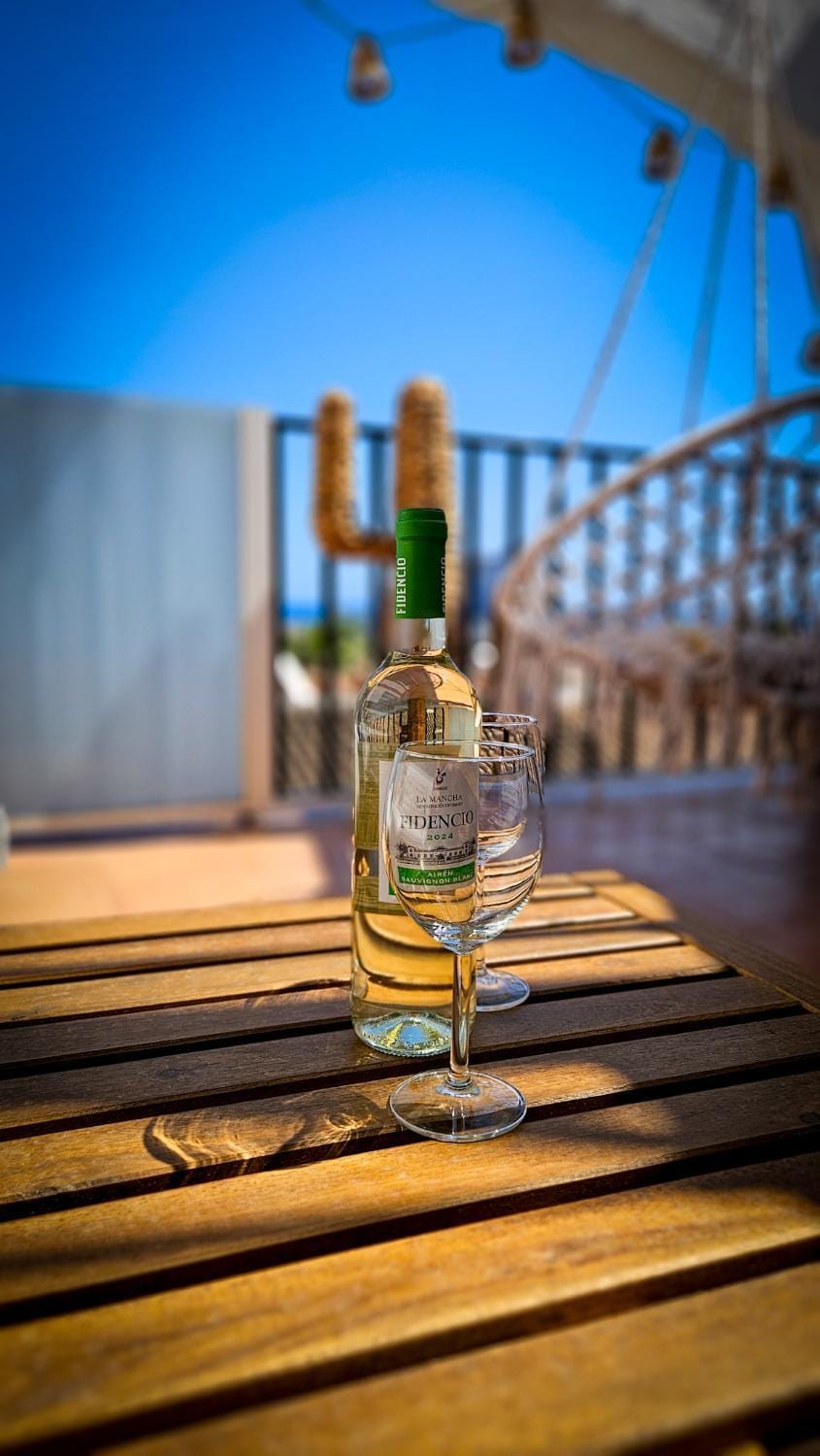 Day, Balcony/Terrace, Food and drinks