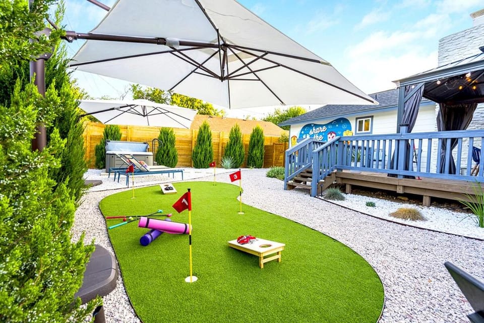 Patio, Day, Minigolf, Garden view