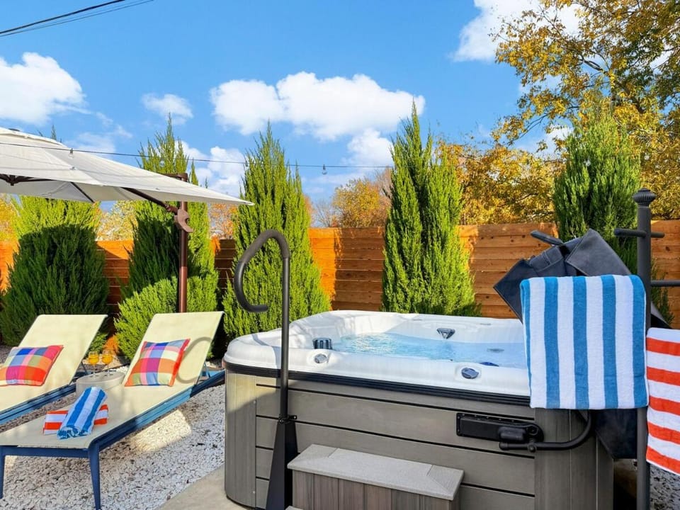 Natural landscape, Hot Tub, Hot Tub, sunbed