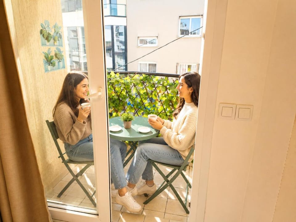 Day, View (from property/room), Balcony/Terrace, Balcony/Terrace, Dining area, Guests, City view, City view, Street view, group of guests