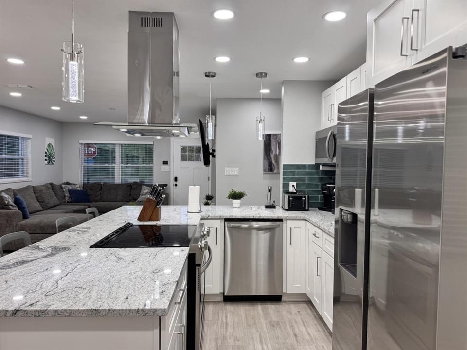 Beautifully Renovated Home 8 Mins to DT Tampa House in Tampa