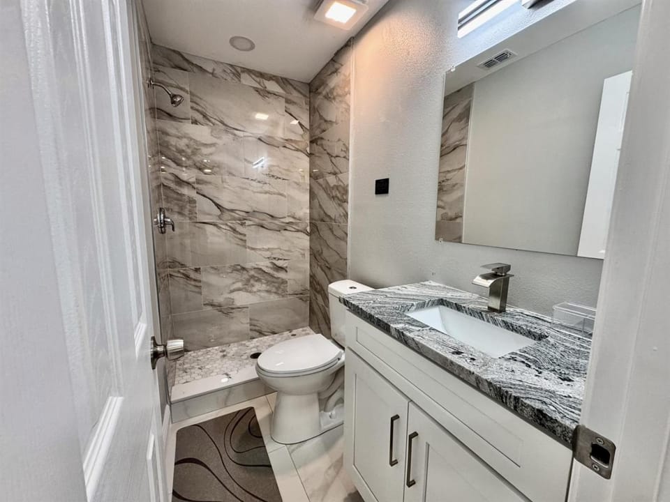 Beautifully Renovated Home 8 Mins to DT Tampa House in Tampa