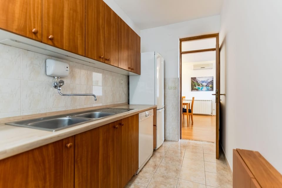 Kitchen or kitchenette, dishwasher, oven, stove