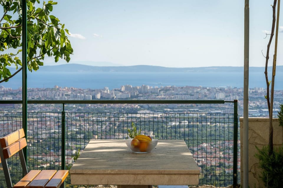 Natural landscape, View (from property/room), Balcony/Terrace, Dining area, City view, Mountain view, Sea view