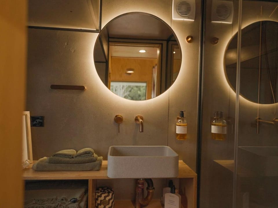 Bathroom, towels