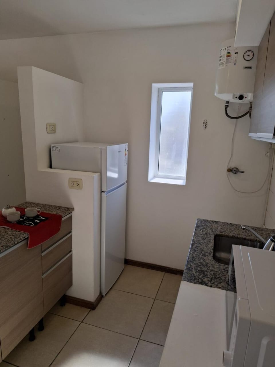 Kitchen or kitchenette, minibar