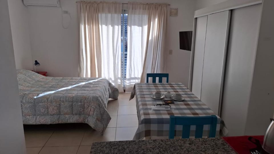 Bed, TV and multimedia, Photo of the whole room, wardrobe, air conditioner