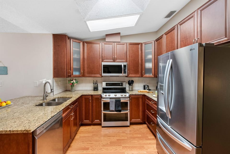 Amazing 3BR 2BA Pool House Relax & Unwind! House in Tarpon Springs
