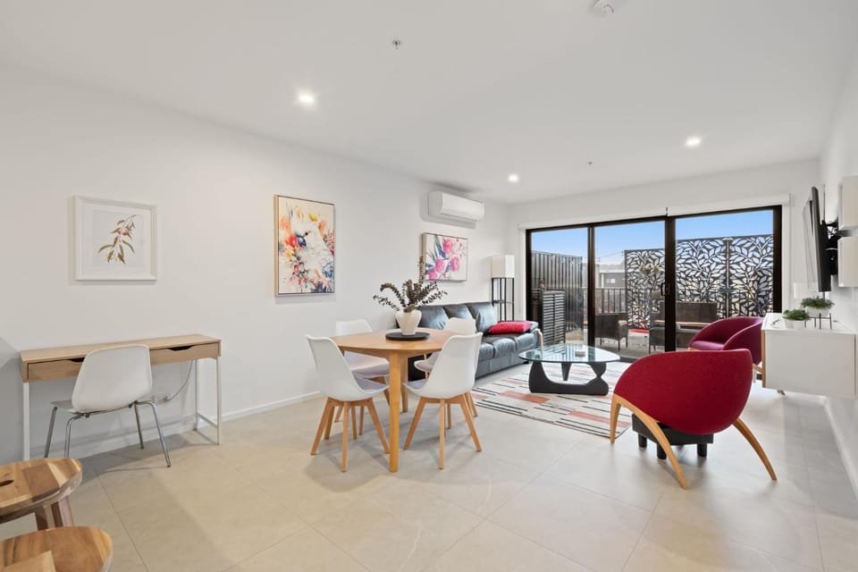 Stylish 2-Bed Townhouse with Balcony Apartment in Australian Capital Territory