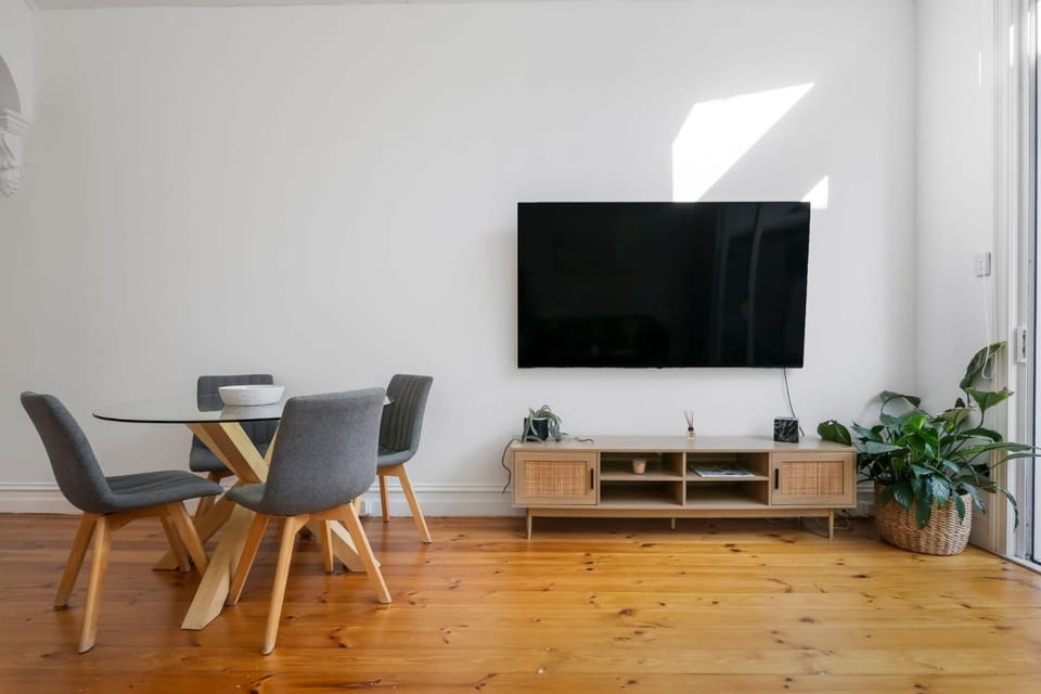 Portside by Property Mums House in Melbourne
