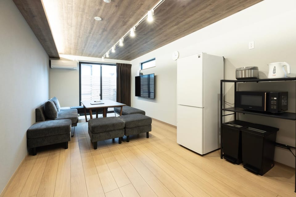 TV and multimedia, Living room, Seating area, Dining area