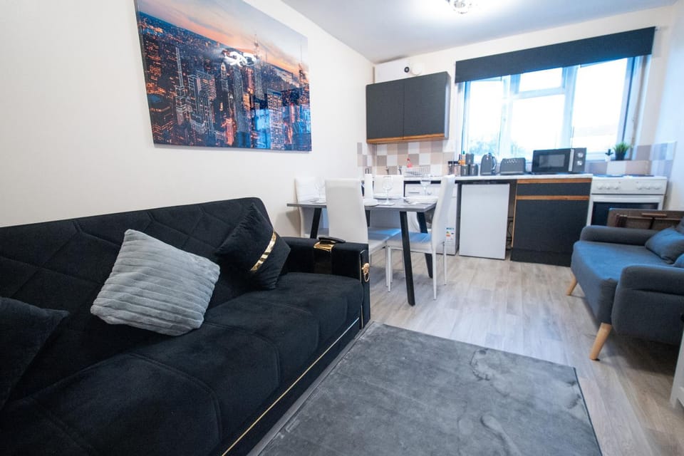 TV and multimedia, Kitchen or kitchenette, Living room, Seating area, Dining area