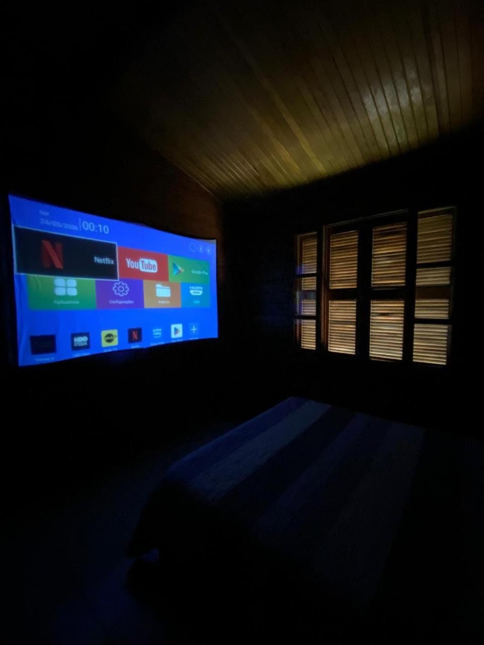 Quarto Outono em Casa de Madeira com Piscina no Alto da Serra - PetFriendly Vacation rental in Cotia