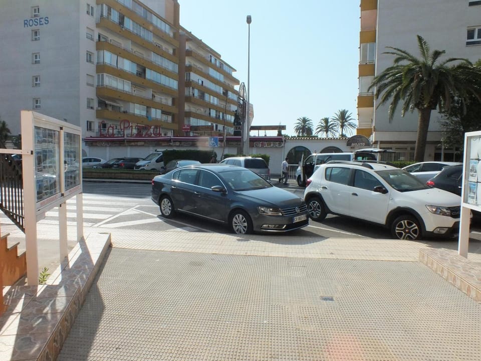 Apartamento cerca de la playa para 2/4 pers. en Roses - ES-204-76 Apartment in Roses