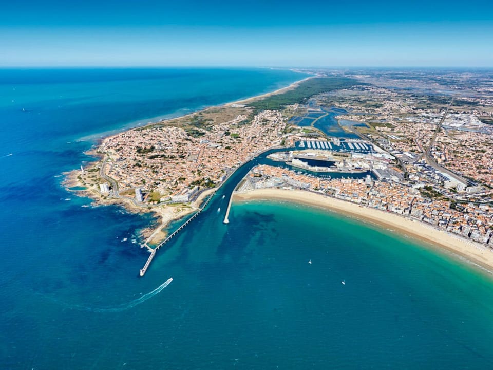 Studio Lumineux Proche Plage et Commerces aux Sables-d'Olonne Animaux Admis - FR-1-92-953 Apartment in Château-d'Olonne