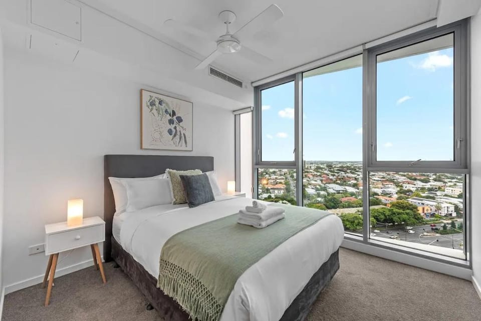 Sky High Hamilton Apartment in Brisbane