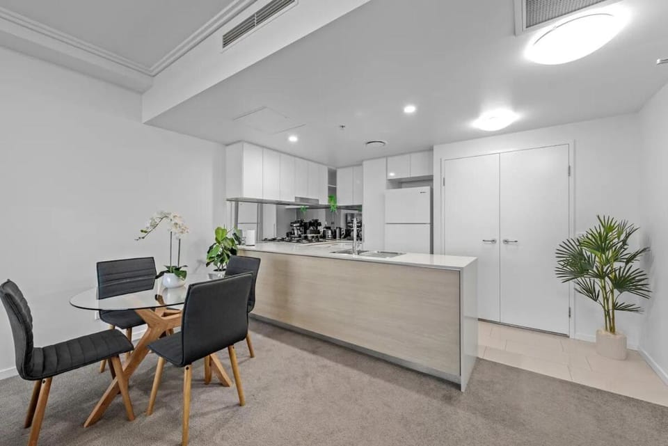 Sky High Hamilton Apartment in Brisbane
