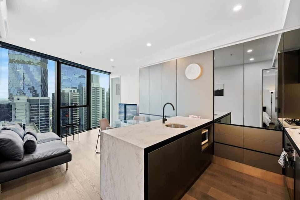 Premier Tower - Modern CBD Apt 45th Floor home Apartment in Melbourne