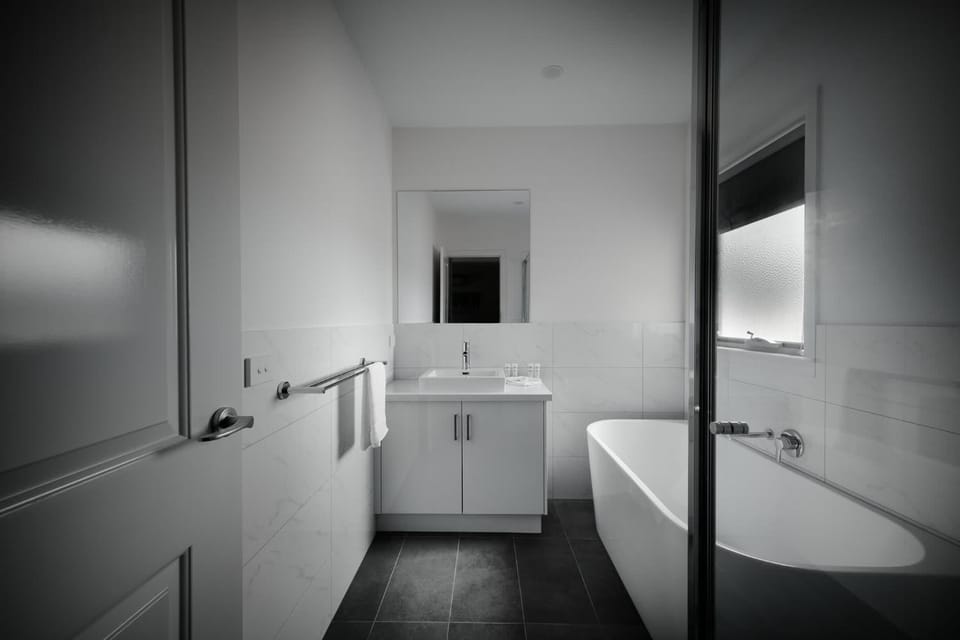 3-min Walk to Beach Hot Spring Winery Retreat House in Melbourne