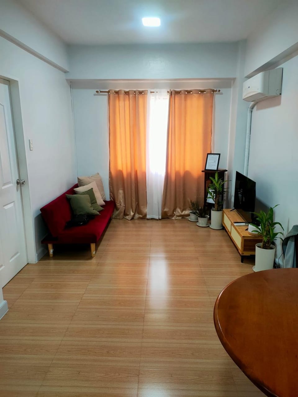 TV and multimedia, Living room, Seating area, air conditioner