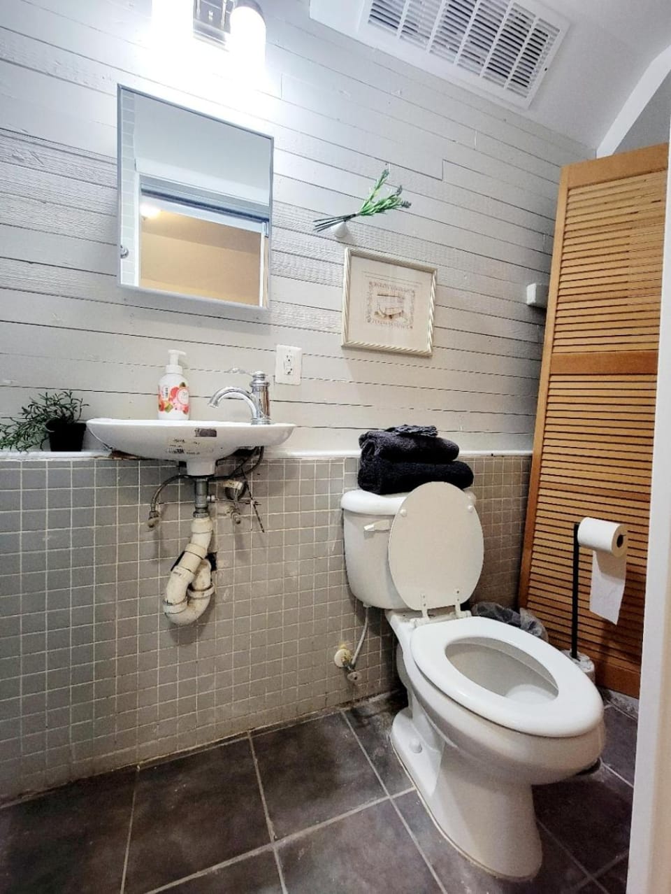 Walk to Downtown and Stadiums Free Parking Bed and Breakfast in Baltimore